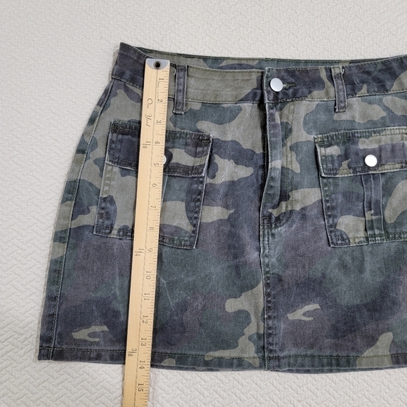 Shein Camo camouflage mini skirt Size 6 - Picture 6 of 10